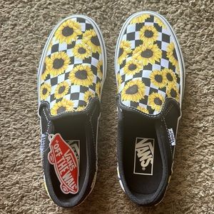 Woman’s sunflower vans Never worn in box size 7